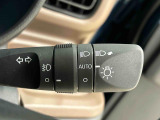 オートライト機能 車外の明るさに応じて自動的にヘッドランプなどを点灯・消灯。夕暮れ時やトンネルなどで役立ちます!!