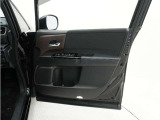 ◆パワーウィンドウスイッチ◆運転席から全席の窓の開閉操作を行うことが出来いつでも換気ができます!