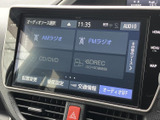 多彩なオーディオソースに対応し、お好みの音楽をクリアに楽しめます。ドライブの気分転換にも最適です。
