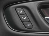 【ドライビングポジションシステム】Hondaスマートキー、DRIVER1・DRIVER2のそれぞれにシート位置を記憶でき、乗車時に使用キーを判別して自動で調整を行います。