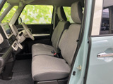 運転席からの視界も良好で、安全な運転をサポート。操作性も高く、誰でも扱いやすい一台です。