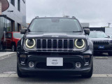 7つのグリルの「セブンスロットグリル」はJEEP車である象徴です。