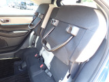 ◆チップアップ&ダイブダウン機構付【ULTR SEAT】は後席座面を左右分割で跳ね上げることができます。トランクで積載できない背の高い荷物をラクラク収納できます。ホンダ車ならではの人気装備です。