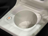 (前席/掘り込み式)ホットカップホルダー☆保温付で温活が車内でも実現♪600mlのペットボトルまで対応しておりスイッチ1つで温かい飲み物は保温を、冷たい飲み物は常温にしてくれます