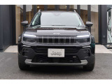 JEEPと言えば7スロットグリルです、7本のグリルはジープの証です。