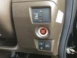 【助手席側パワースライドドア】です。リモコンや運転席のスイッチ操作で楽々自動開閉。