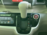 後退時の安全をサポート。映像を確認しながらスムーズなバック駐車を支援し、万が一のリスクを軽減します。