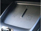 【スマートフォンワイヤレス充電】 車の中でもスマートフォンを置くだけ充電。(※非接触充電に対応したスマートフォンに限ります)