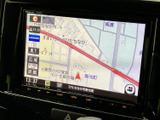 鮮明な地図表示で、スムーズなナビゲーションを実現。安全運転をサポートする必須装備です。