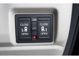 電動スライドドアの開閉ボタンは運転席周りについています!
