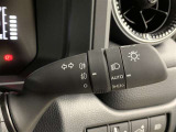 オートライト装備、車外の明るさに応じて、自動的にライトの点灯・消灯を行います。