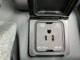 トランクルームサイドに100V電源ソケット装着。