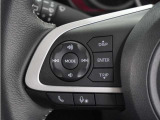 ◆オーディオリモコンスイッチ◆ハンドルにスイッチが装備されてます。視点をそらすことなく、ボリューム調整・オーディオソース切替・選曲が出来ます。安全運転しながら操作が可能になりました。