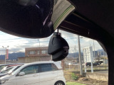 自社整備工場で点検整備をおこなってからお渡ししています。車検が残っている場合は『12ヶ月点検整備』を、車検整備付きの場合は『車検整備』をおこないます。整備費用は車両本体価格に含まれています。