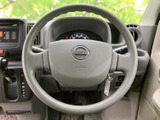 握りやすく、操作しやすいステアリングホイール。長距離運転でも疲れにくく、快適なドライビングポジションを保つことができます。