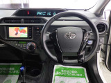 当店では専任のメカニックが大切なお客様のお車を一台一台丁寧に整備いたします。自社認証工場にてリフトアップし下回りまでキッチリ検査いたします。