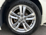 純正アルミホイールです。タイヤサイズは、195/55R16です。
