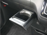 ◆ドリンクホルダー◆手の届きやすい場所にドリンクホルダーがあり、とても便利です。