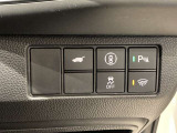 パーキングセンサーや機能制御用のスイッチはステアリング右奥に集約されておりますので、運転の邪魔になりません!