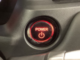 エンジンスタートスイッチ☆キーが車内にあれば、エンジンの始動・停止はブレーキを踏んでスイッチを押すだけ!キーを取り出す手間を省き、ワンプッシュでエンジンを操作するので簡単でスムーズです。