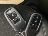 家族やパートナーと個別に持てるため、貸し借りの手間がなくスムーズに乗車できます。また、メインキーを自宅に置いたまま、もう一方をサブとして常に鞄に入れておけるため、持ち出し忘れを防げる点も便利です。