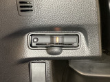 ハンドルの左下にETCがついています。高速道路の料金所の通過も楽々です。 カードの取り出しもしやすい場所についています。