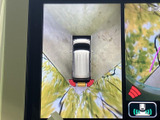 後方視界を広げ、安全な後退をサポートします。車両後方の状況を把握しやすく、狭い場所での運転を安心に変えます。