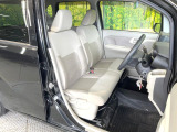 運転席シート廻りは使用感も少なく、良好な状態となっています。前オーナー様が丁寧に使っていたことがよくわかりますね。