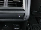 運転席、助手席シートヒーター付きで寒い朝もあったかです。