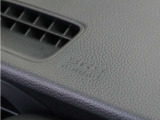 ◆助手席エアバッグ◆SRSエアバッグは、シートベルトだけでは防ぎきれない衝突時の衝撃から乗員を守るための安全装置。衝突時に瞬時に膨らみ、頭部や胸部がダッシュボードに直接衝突するのを防ぎます。