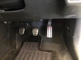 【運転席】アクセル、ブレーキはこのようになっております。