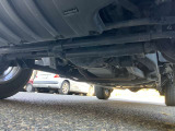 センターデフをもたない直結4WDなので、悪路でのトラクションは素晴らしい。 凹凸の激しい雪上路面での頼もしさはエレクトロニクス満載の「グランドチェロキー」を上回る。