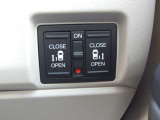 両側電動スライドドア   スマートキーや運転席のスイッチで楽々開閉!