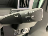 オートライト付です。オートライトにセッティングしておくと暗くなると自動でヘッドライトが点灯し、明るくなると自動で消灯します。