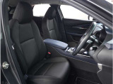 【清潔感のある運転席&助手席】隅々までクリーニングの行き届いた運転席&助手席。目立ったシミや汚れ等もございません。快適なドライブをどうぞ。