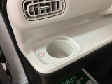 助手席側のカップホルダー