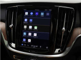 Google搭載のボルボなら、車内にいながら多彩なデジタルライフをお楽しみいただけます。Google Playから必要なアプリをダウンロードして、有意義な移動時間を楽しみましょう。