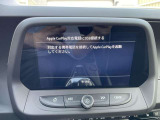 Apple CarPlay(アップルカープレイ)に対応。スマートフォンを接続すれば、使い慣れたナビアプリや音楽アプリが画面上でそのまま使えます。