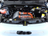 出力118ps、トルク220Nm(カタログ値)を発揮するパワフルなモーター搭載。日々の運転はもちろん、高速走行でも快適な走りを実現します。