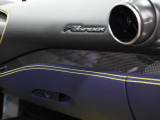 日常と非日常を自在に行き来できるF8 Spider。この一台とともに、V8ミッドシップの情熱的なストーリーを始めませんか。