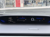 視認性の高いメーターで、車の状態をひと目で確認できます。シンプルで分かりやすいデザインも魅力です。