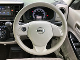 握りやすく操作しやすいステアリング。快適なドライビングポジションをサポートし、長距離運転も疲れにくいです。