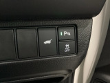 VSAは、滑りやすい路面・カーブを走っている時に起こりがちな横滑りを抑制するコンピューター制御システムです。
