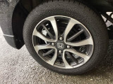 純正アルミホイールです。足元が引き立つので、車全体のイメージがアップしますよ!