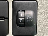 対向車に配慮の為にヘッドライト照光の高さをマニュアル操作で調整する事が出来ます♪
