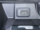 スマートフォンやお手持ちの機器のバッテリー残量が少なくなっても、運転中に充電ができるので安心ですね!