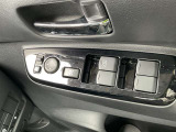 パワーウインドウスイッチです。運転席はオート機能付きです。
