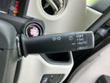 操作系の使いやすさを追求した設計。視認性の高い表示で、安全運転をサポートします。直感的な操作で、スムーズな切り替えが可能に設計されています。
