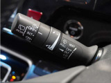 【バリアブル間欠ワイパースイッチ】車速に応じてワイパーの間隔を自動的に調整する機能。雨の量や車速に応じてワイパーの間隔を最適化し、視界を確保することができます。