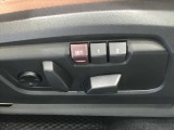 【電動シート(メモリー機能付き)】ドライバーのシートポジションを記憶させることが出来ます。お二人で交代しながら長距離を運転される際など、交代の度にシートポジションを確認する必要が御座いません。